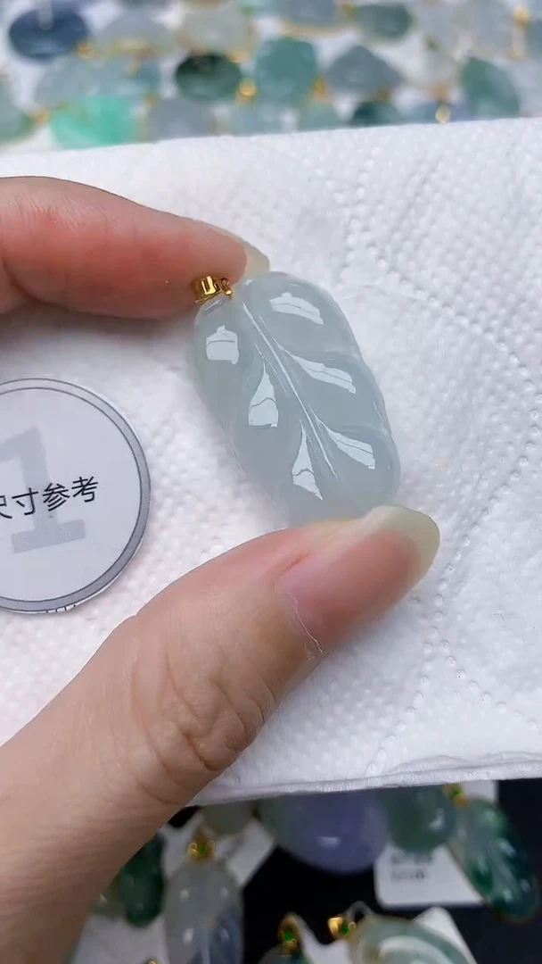 颈饰18K金镶嵌翡翠天然A货翡翠