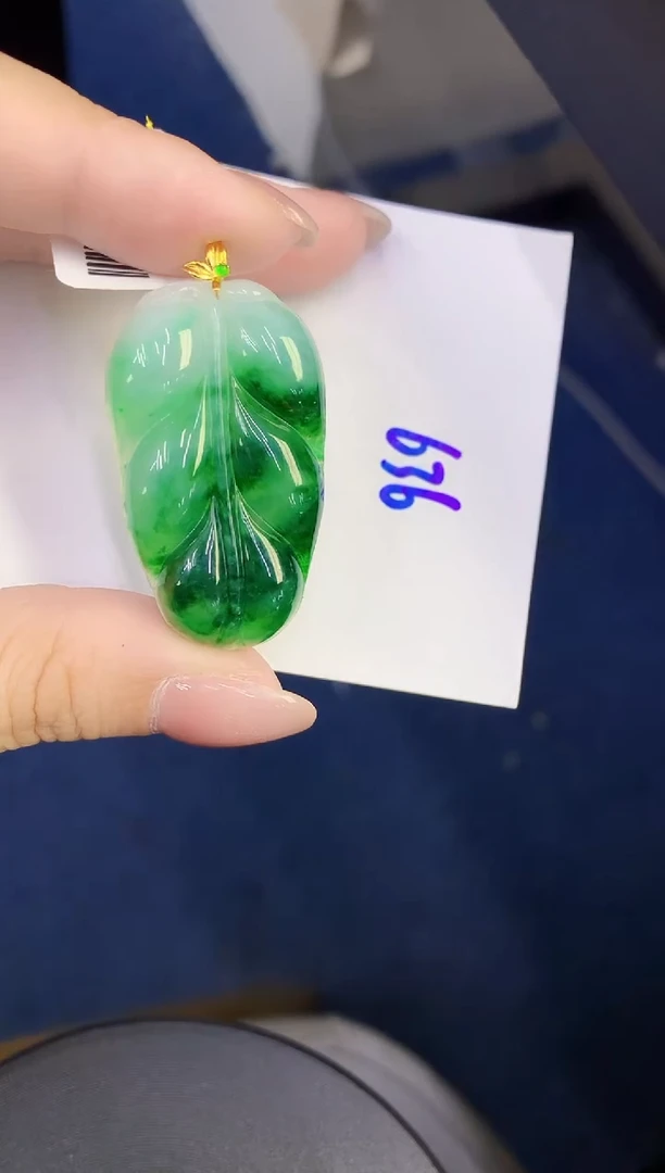 颈饰18K金镶嵌翡翠缅甸天然翡翠A货