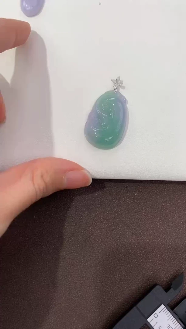 翡翠18K金镶嵌颈饰天然缅甸a货翡翠