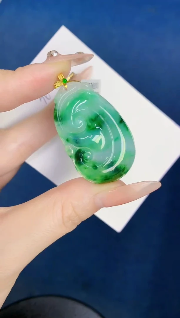 颈饰18K金镶嵌翡翠缅甸天然翡翠A货