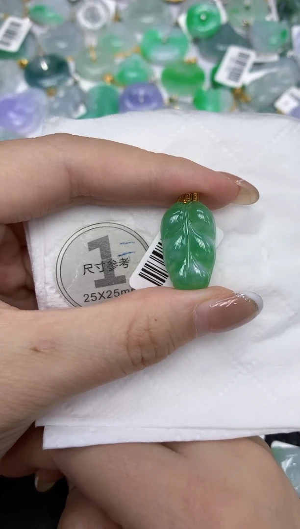 颈饰18K金镶嵌翡翠111111111