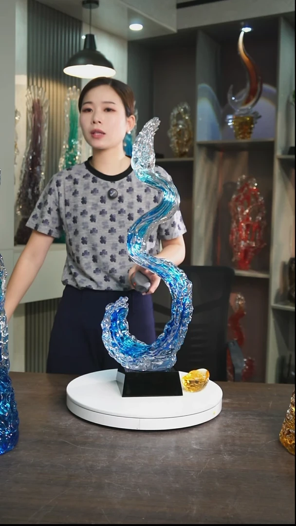 琉璃用****6湖水绿风生水起