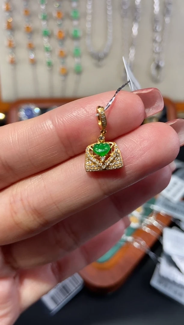 【闪购商品】翡翠颈饰18K金镶嵌吊坠