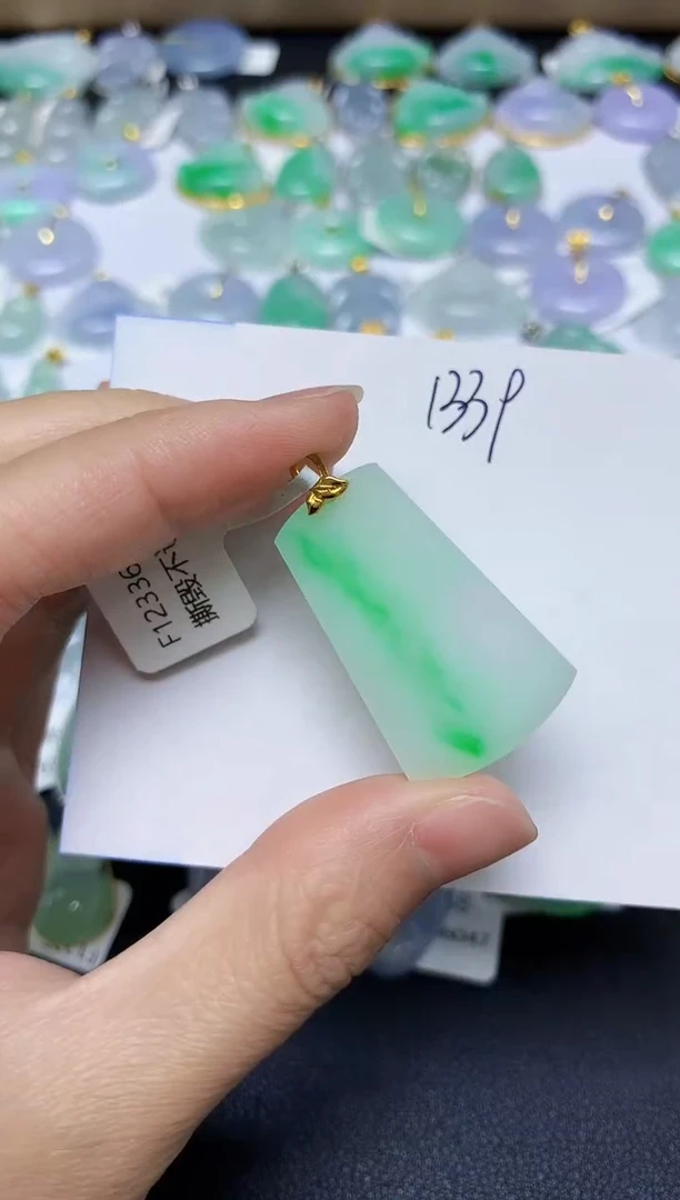 翡翠18K金镶嵌颈饰 天然缅甸翡翠A货