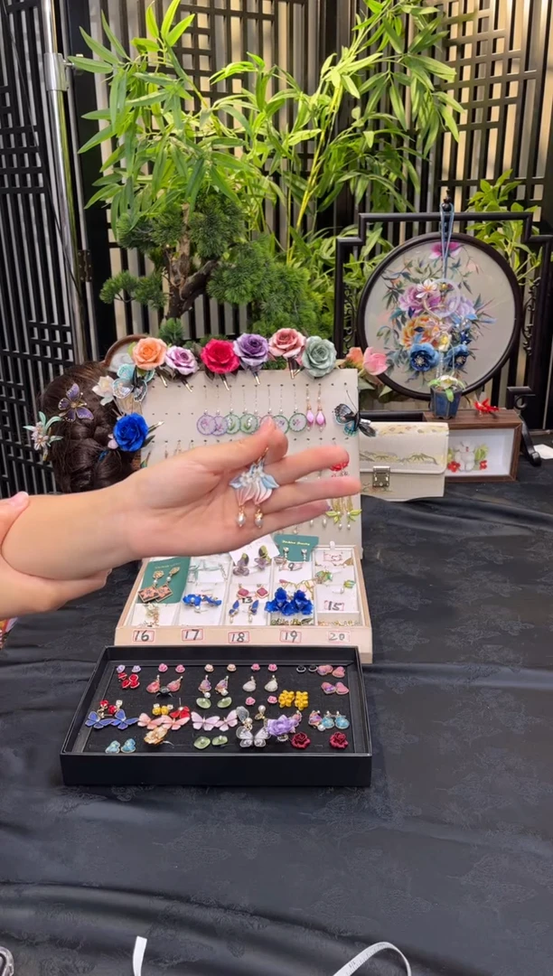 织绣胶****由非遗苏绣饰品