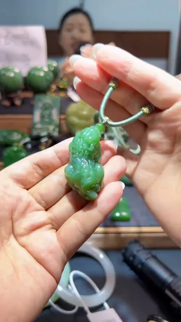 颈饰未镶嵌和田玉（碧玉）1
