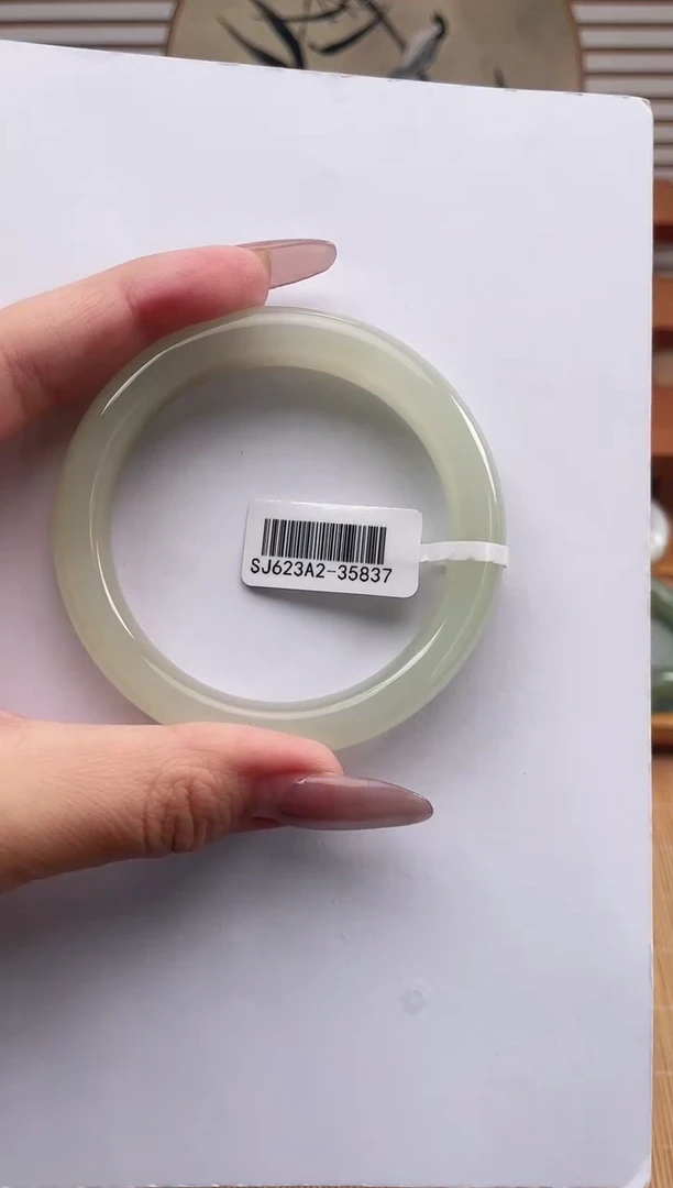 未镶嵌手镯和田玉57+ 蜂蜜水