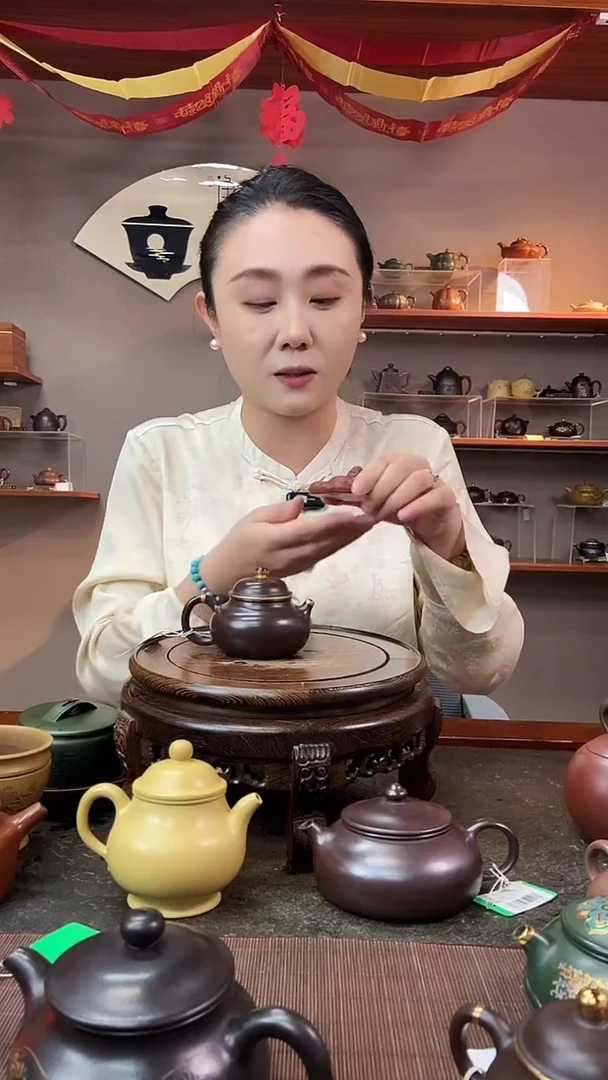 茶壶紫砂描金小品容天 家藏紫茄泥