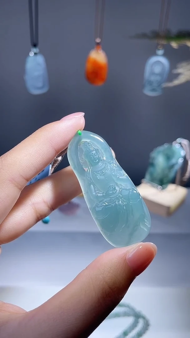 颈饰未镶嵌翡翠观音
