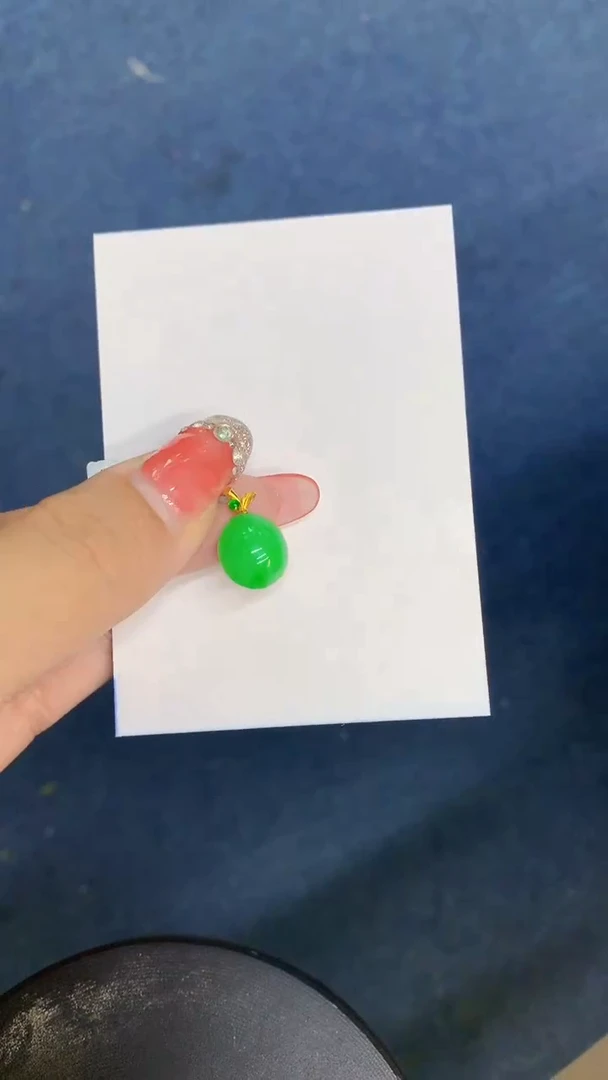 颈饰18K金镶嵌翡翠1