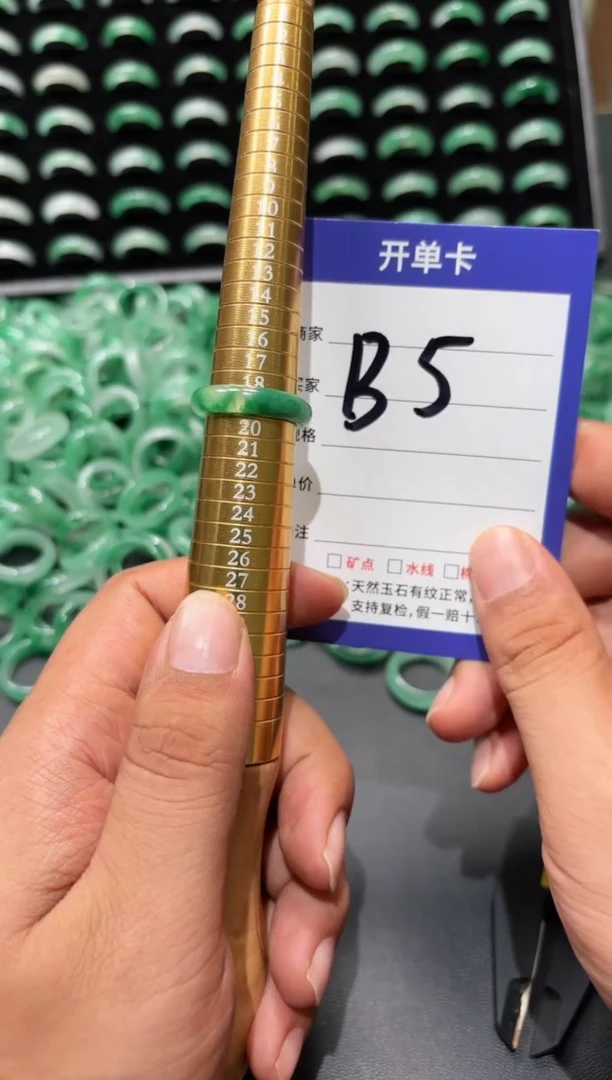 未镶嵌石英质玉戒圈微瑕