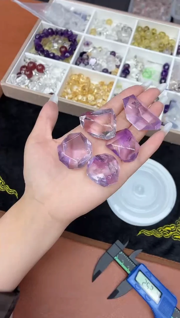 未镶嵌珠宝半成品水晶玻利维亚原石多样性发一