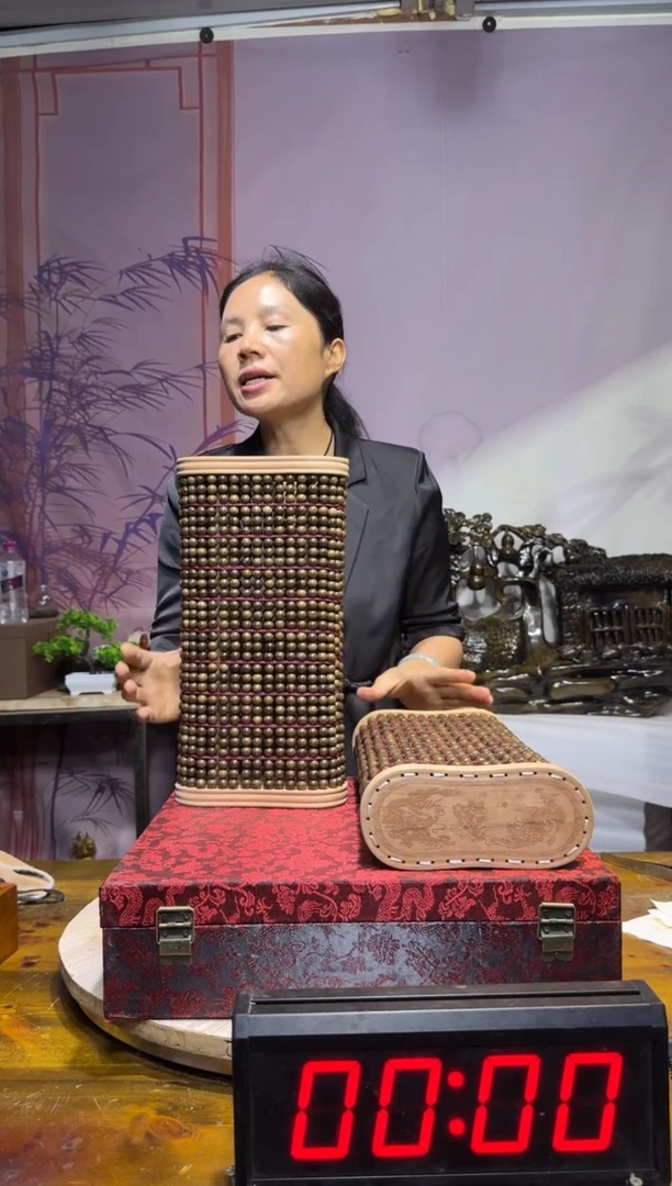 金丝楠S****g金丝楠木雕刻摆件