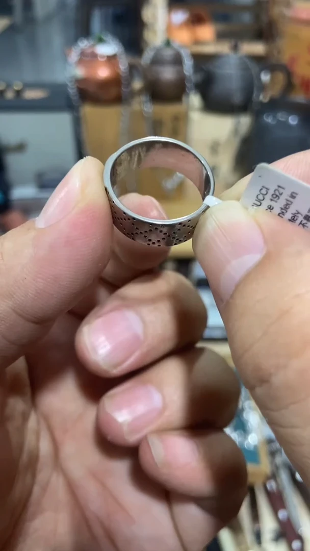 瓷片闪购商品  如图所示