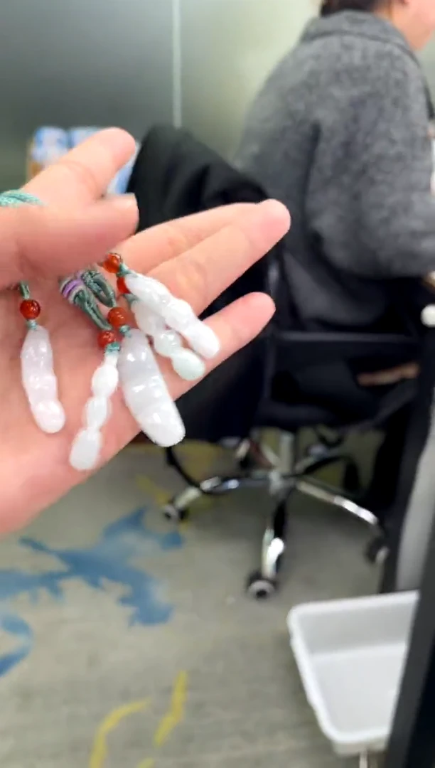 【闪购商品】翡翠吊坠(不含链)未镶嵌福豆多样性发货发一件