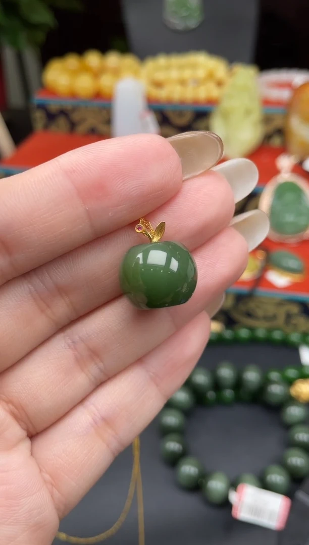 颈饰18K金镶嵌和田玉吊坠GE13