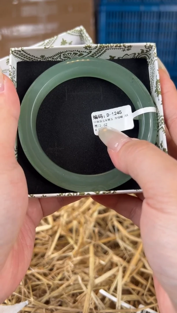 未镶嵌手镯石英质玉D1245