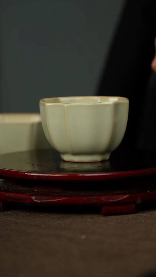 全品 粉青 四方葵口杯 带底款