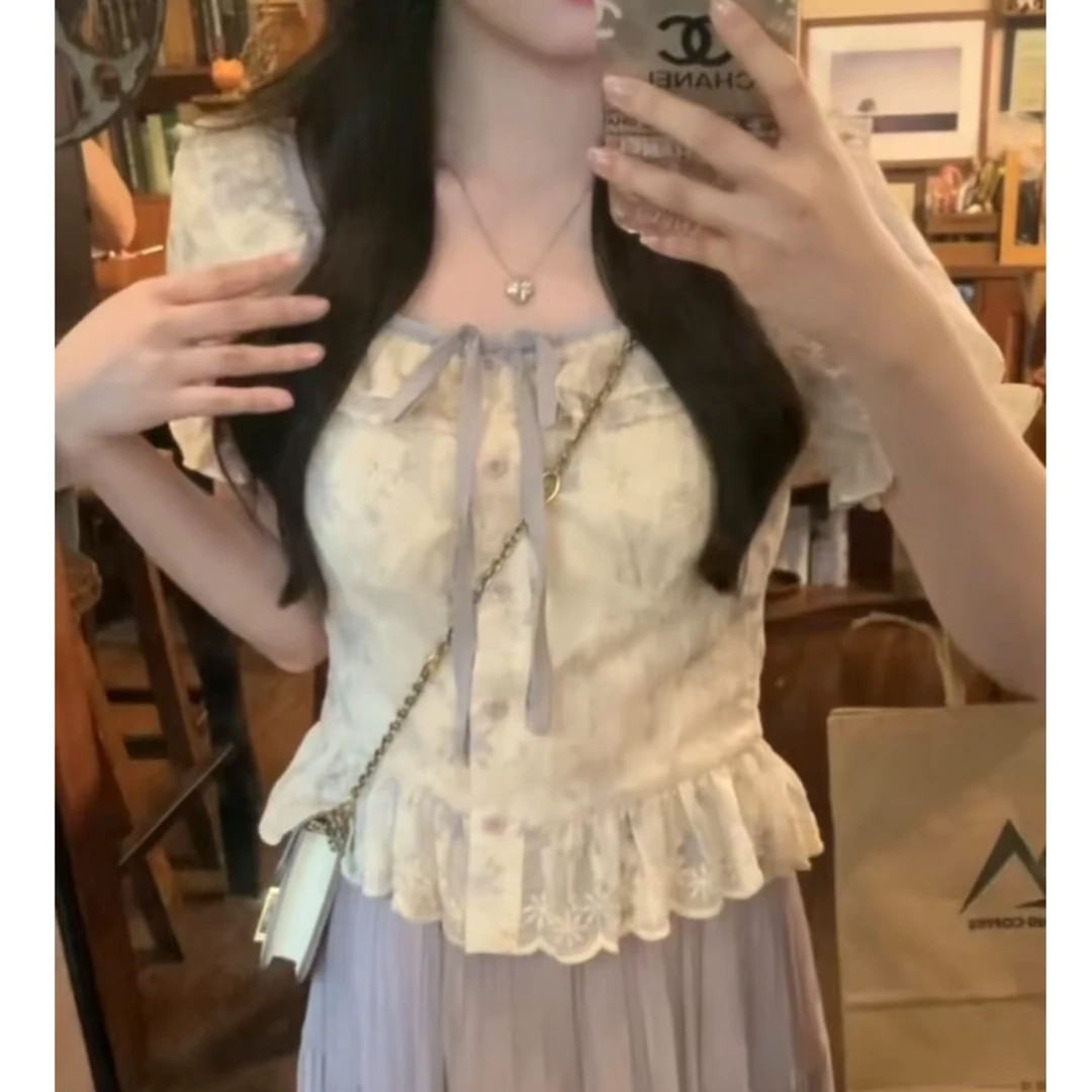 清纯风泡泡袖短袖t恤夏季新款法式温柔晕染紫色碎花刺绣方领上衣