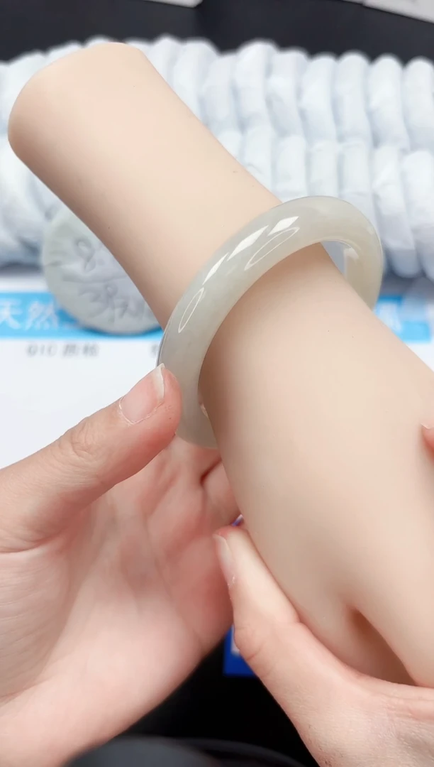 【闪购商品】和田玉手镯未镶嵌274-57.5