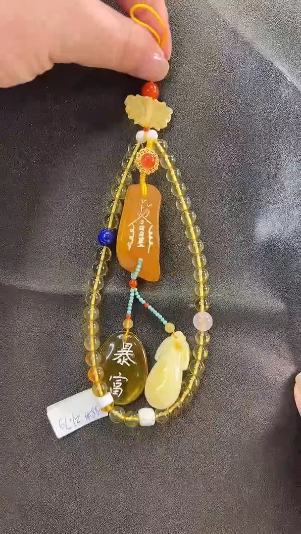 未镶嵌颈饰琥珀吊坠