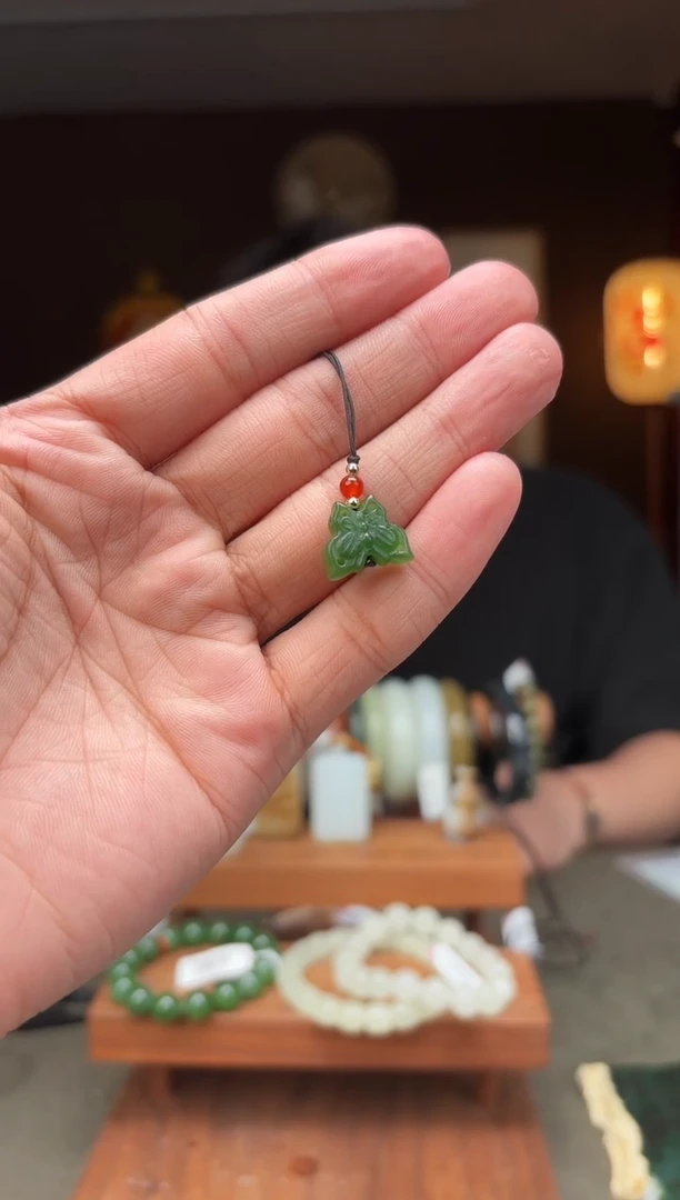 未镶嵌和田玉把件kk30-蝴蝶