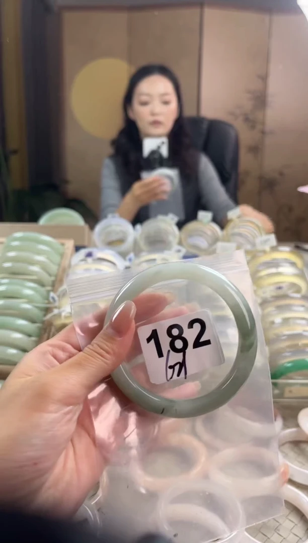 手镯玛瑙/玉髓未镶嵌天山翠默认微抠182