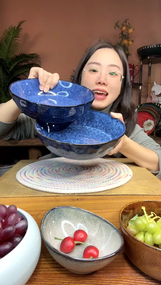 陶瓷8英寸深蓝色手捏纹盘子 2件 微瑕疵