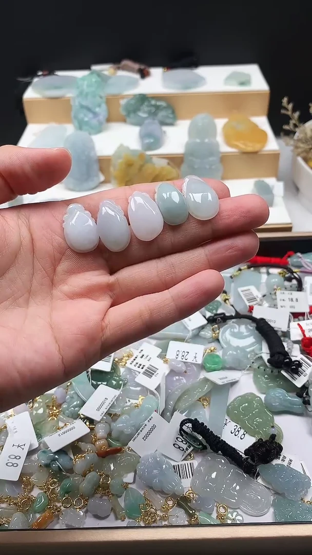 翡翠未镶嵌吊坠(不含链)47小水滴5个
