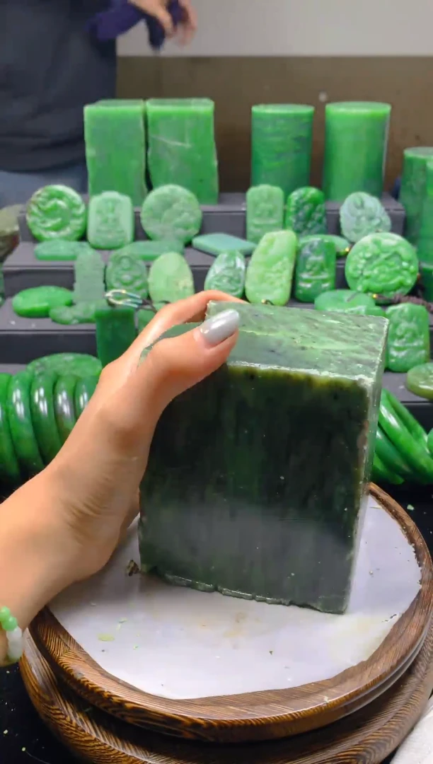 未镶嵌和田玉（碧玉）珠宝半成品1