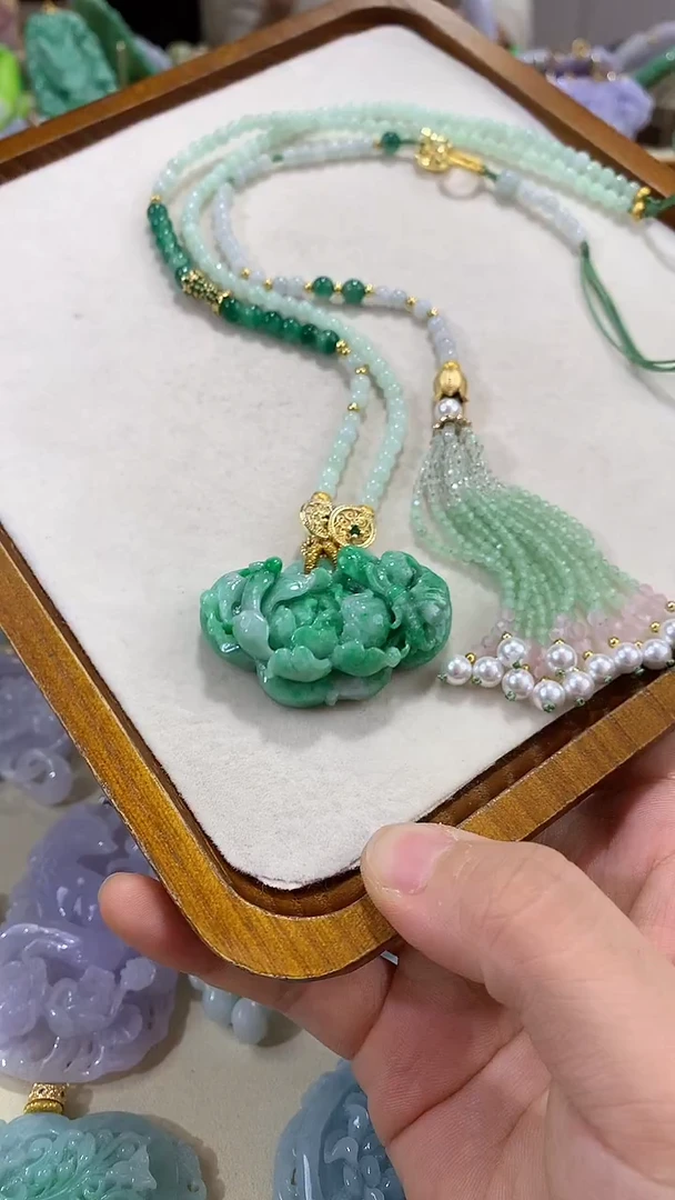 颈饰未镶嵌翡翠吊坠