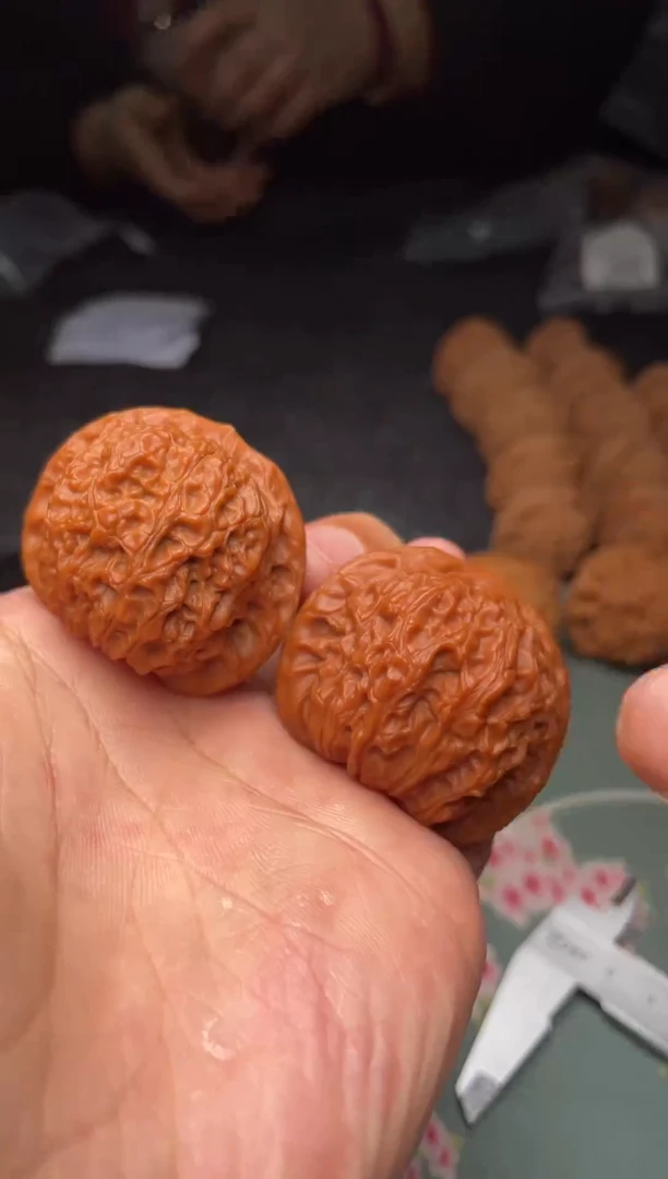 把件文玩核桃a329   血麒麟 39尺