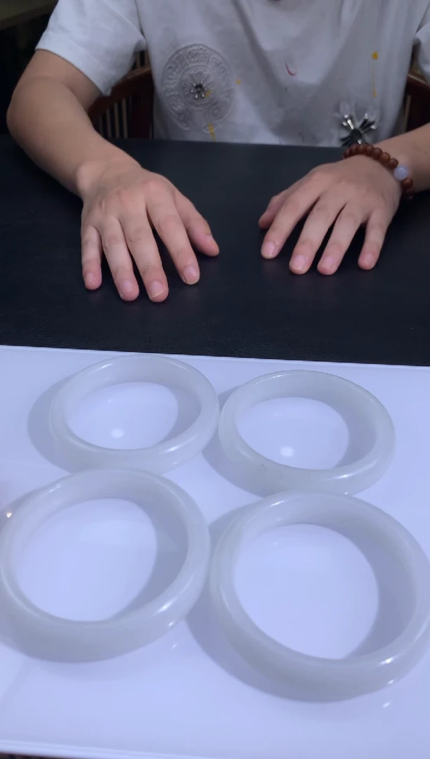 未镶嵌手镯石英质玉多样性发一件