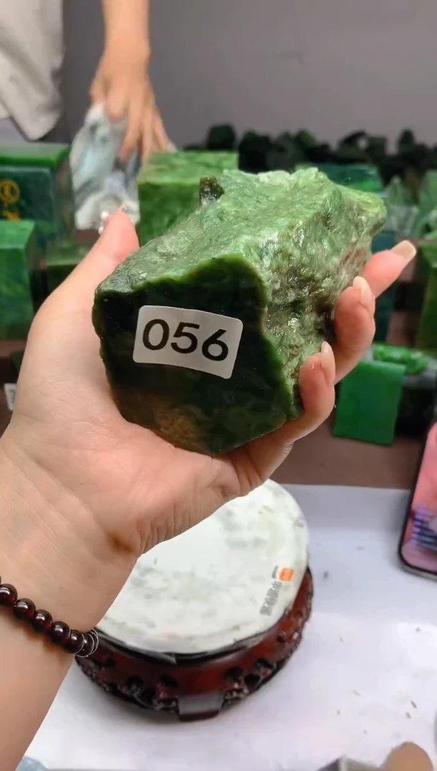 和田玉（碧玉）未镶嵌珠宝半成品56