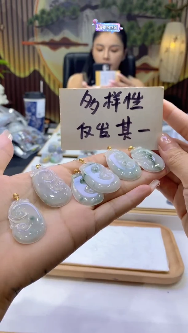 翡翠18K金镶嵌颈饰多样性仅发其一9504