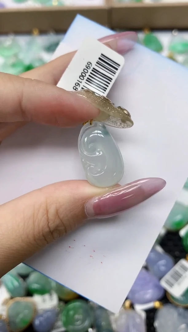 翡翠18K金镶嵌颈饰1111111111