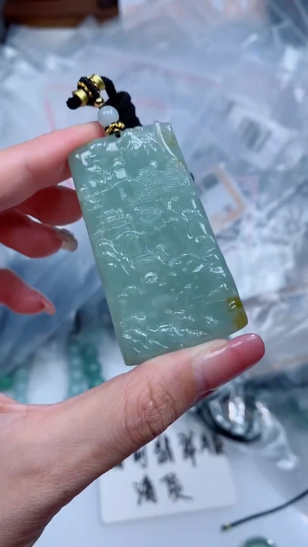 翡翠未镶嵌颈饰吊坠