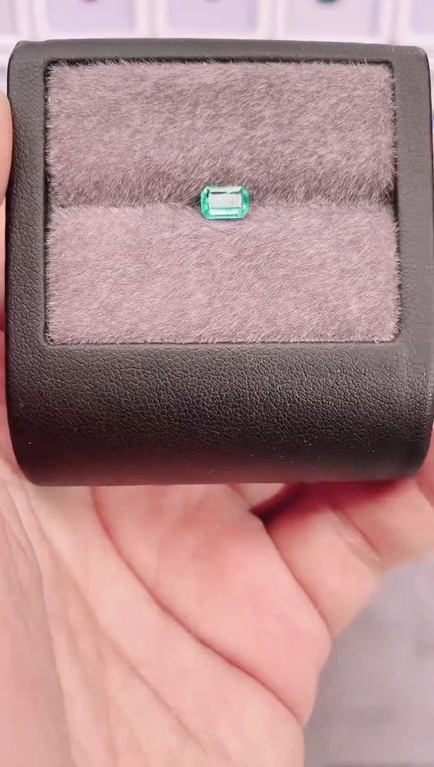 未镶嵌裸石祖母绿0.51