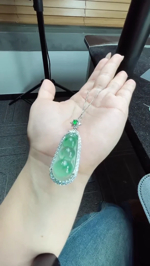 吊坠(赠链)银S925镶嵌石英质玉（非洲翠）4.210 福豆