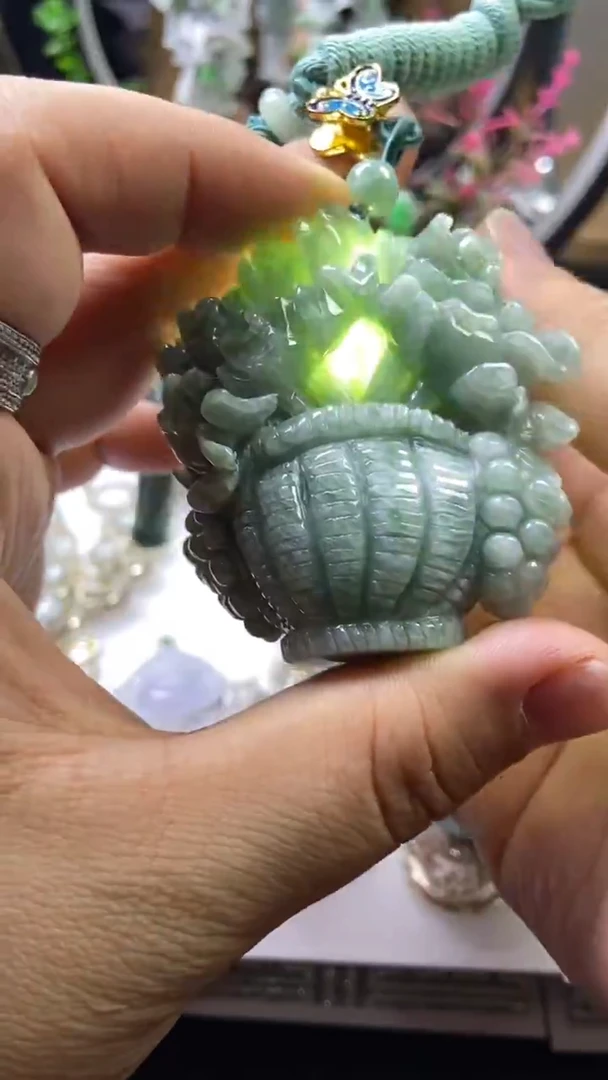 吊坠(赠链)未镶嵌翡翠缅甸天然A货翡翠