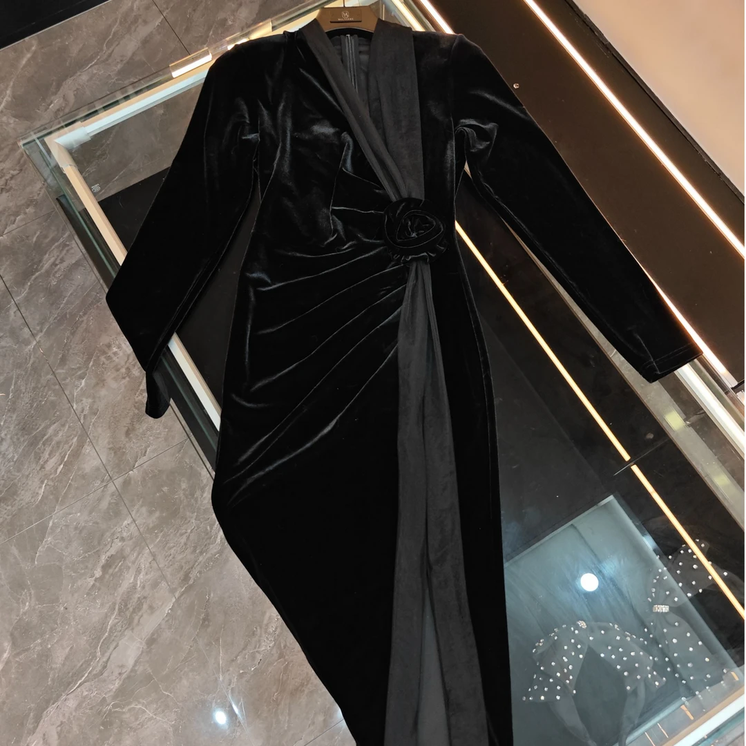 V领长袖女装简约设计师纯色建筑显瘦连衣裙针织收腰