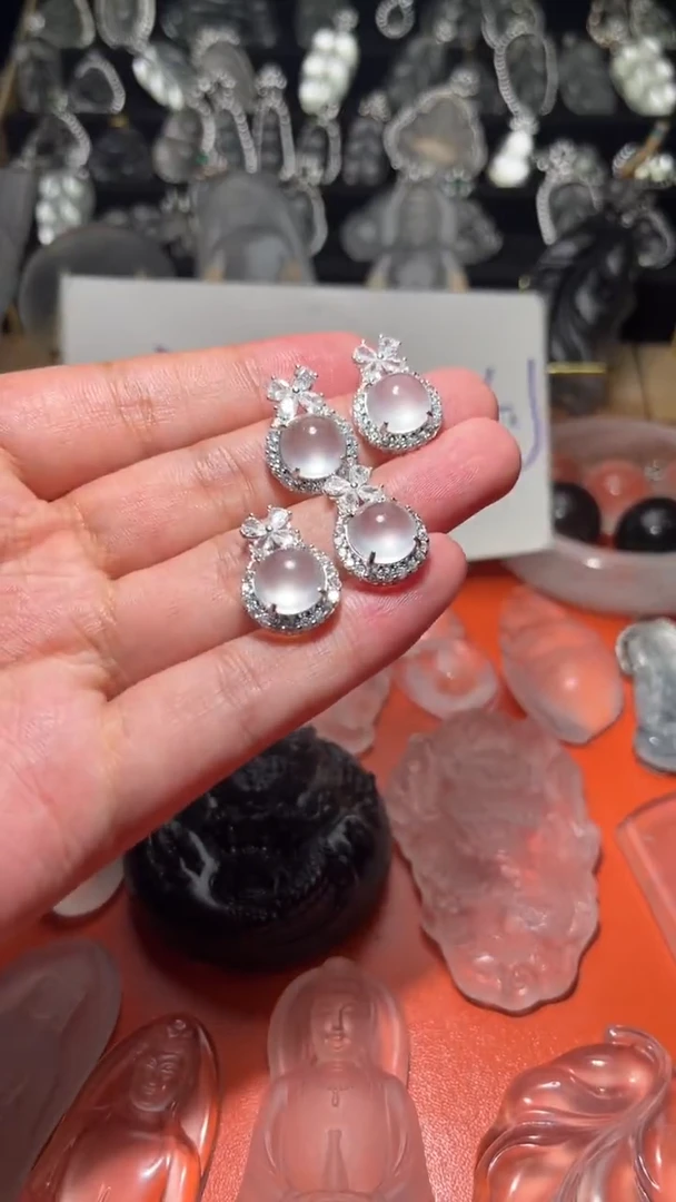 石英质玉未镶嵌颈饰无