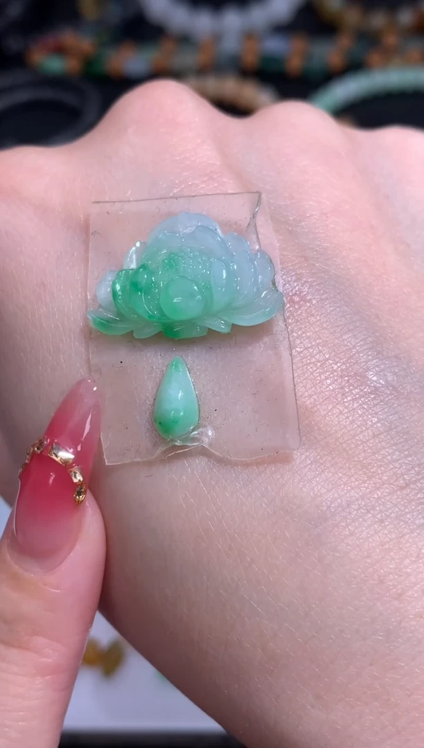未镶嵌定制翡翠莲花