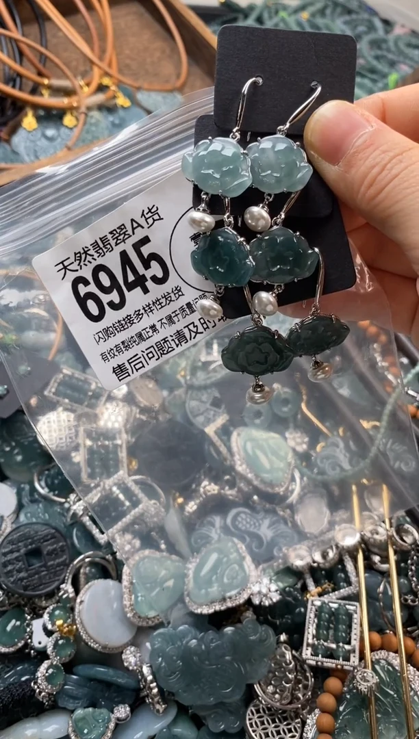 翡翠未镶嵌颈饰多样性发其一6945