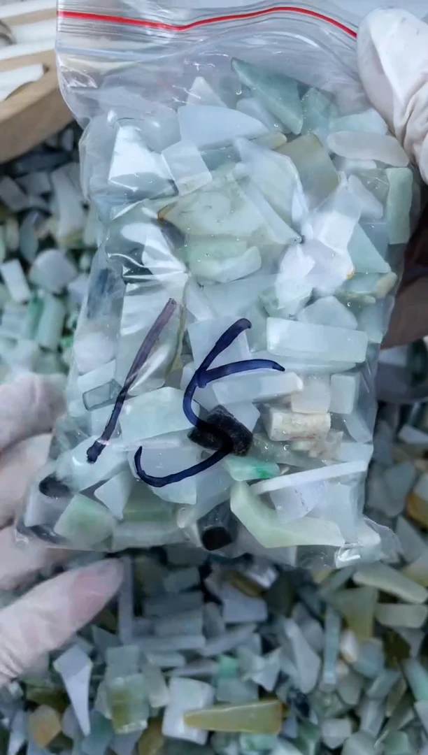 【闪购商品】翡翠颈饰未镶嵌缅甸天然A货边角小号500克15