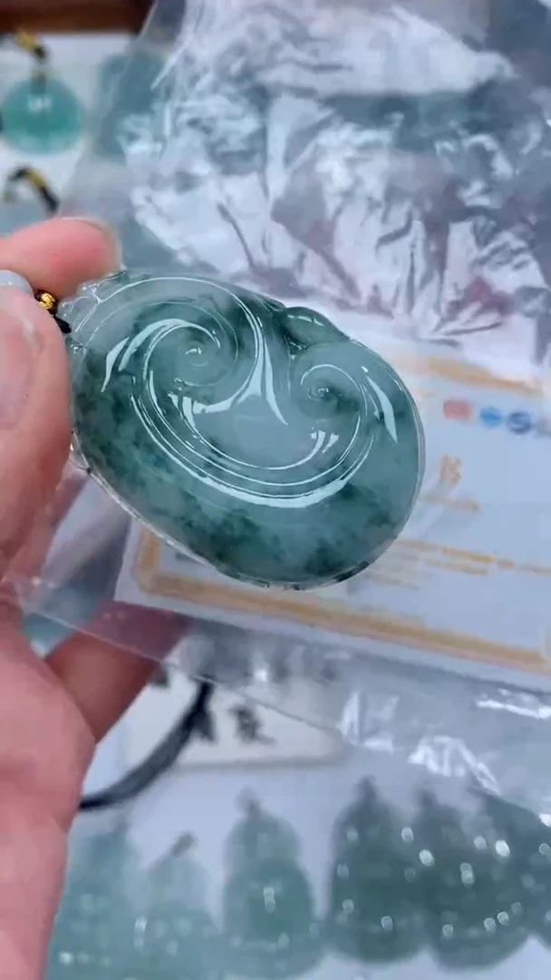 颈饰未镶嵌翡翠吊坠