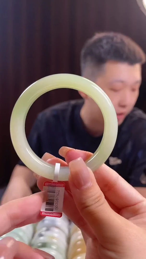 未镶嵌手镯和田玉55+圈口7622