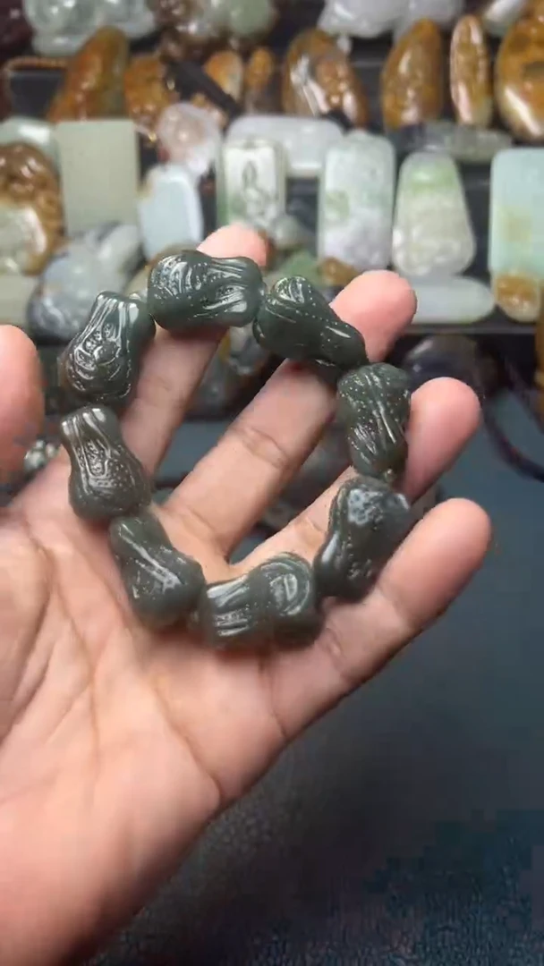 未镶嵌和田玉把件-