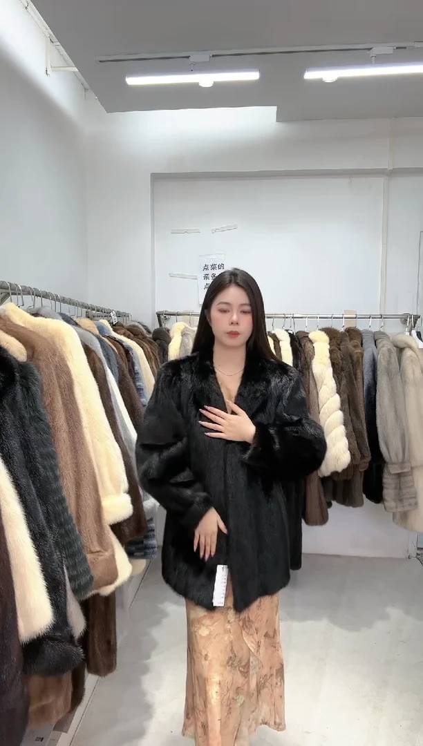 反季买皮草别墅靠大海