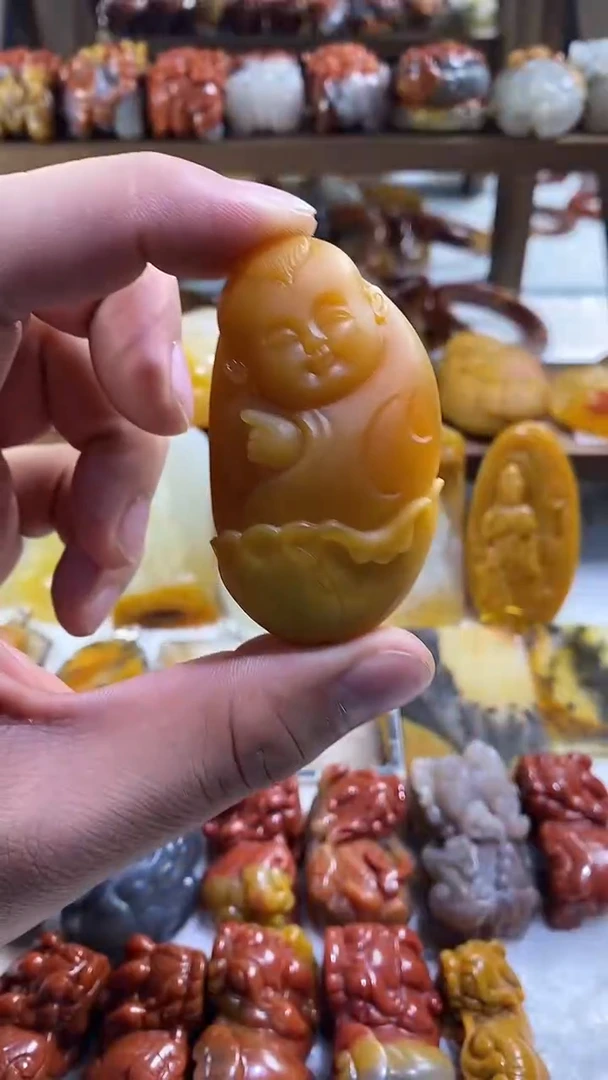 未镶嵌石英质玉（黄龙玉）吊坠(不含链)黄龙玉童子把件